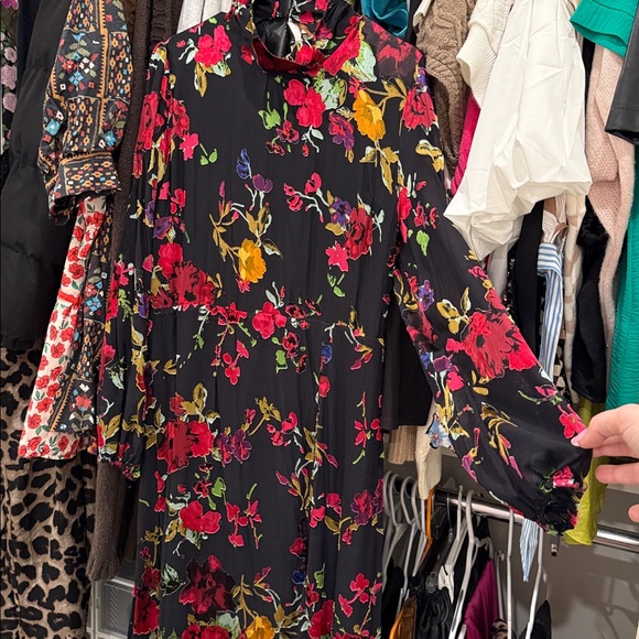 Lulus Floral Black/Red Maxi Dress w/Open back. Missing 2 buttons but easy fix - Picture 4 of 6